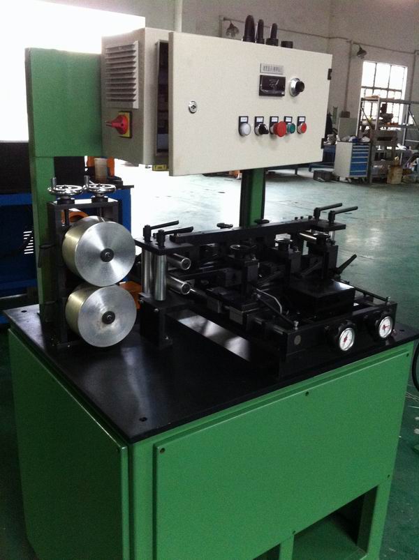 汽車(chē)密封條在線(xiàn)設(shè)備